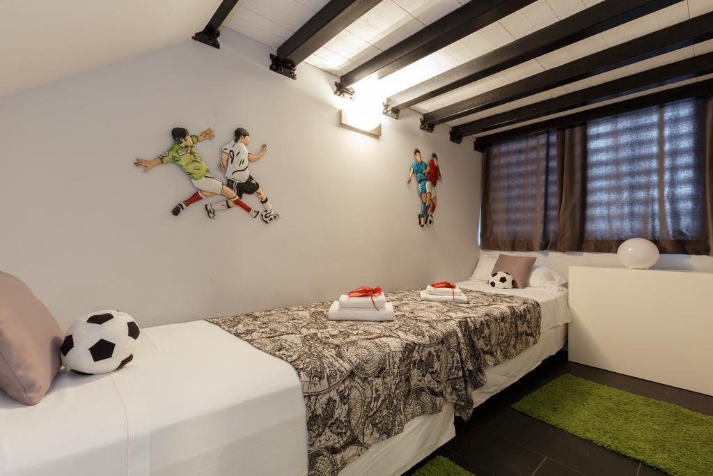 Alcam Futbol Apartment บาร์เซโลนา ภายนอก รูปภาพ