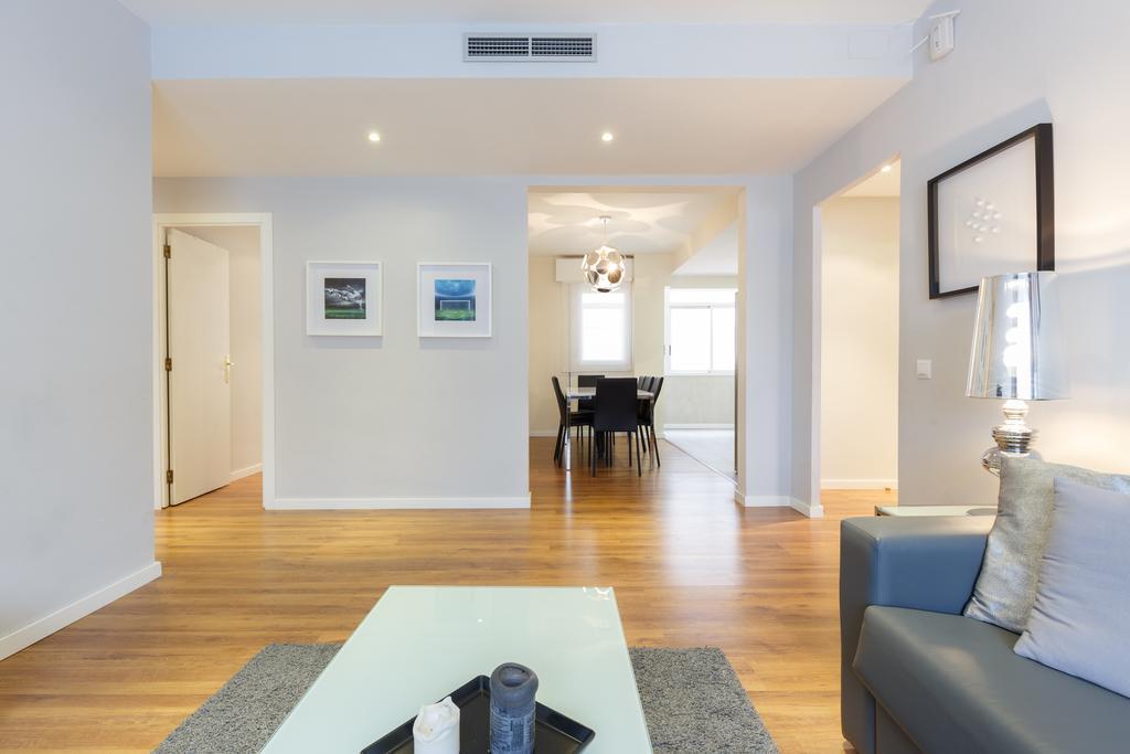 Alcam Futbol Apartment บาร์เซโลนา ภายนอก รูปภาพ
