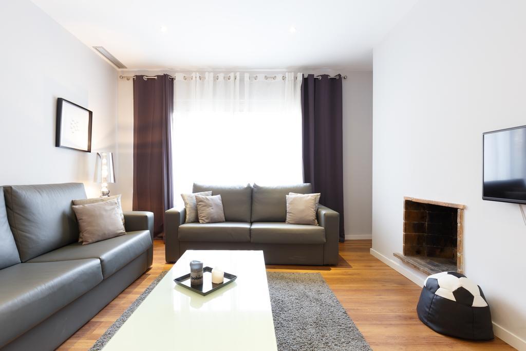 Alcam Futbol Apartment บาร์เซโลนา ภายนอก รูปภาพ