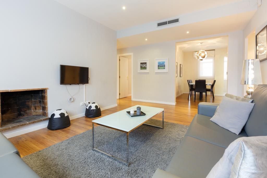 Alcam Futbol Apartment บาร์เซโลนา ภายนอก รูปภาพ