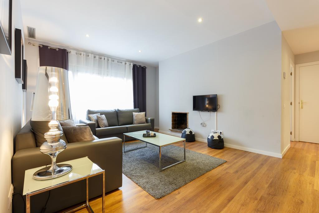 Alcam Futbol Apartment บาร์เซโลนา ภายนอก รูปภาพ