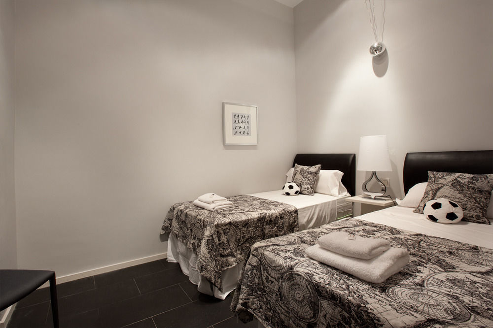 Alcam Futbol Apartment บาร์เซโลนา ภายนอก รูปภาพ